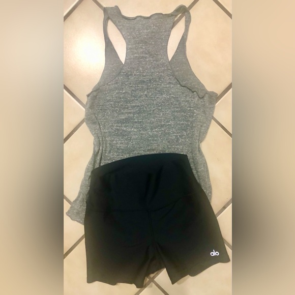Workout outfit xs ALO spandex shorts and xs mossimo  cotton tank top - Picture 9 of 9
